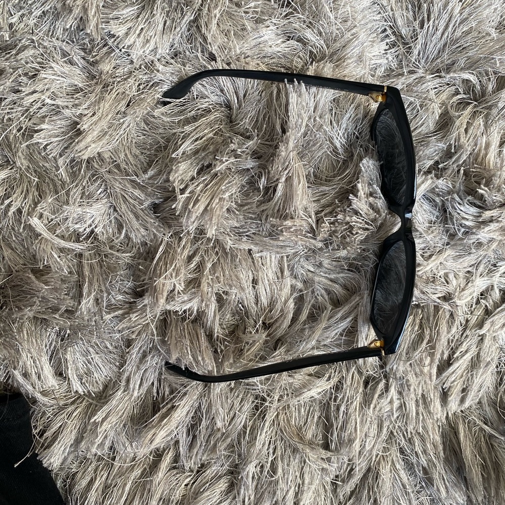 PRADA/ WILDFOX/ RAY BANS - Picture 11 of 14